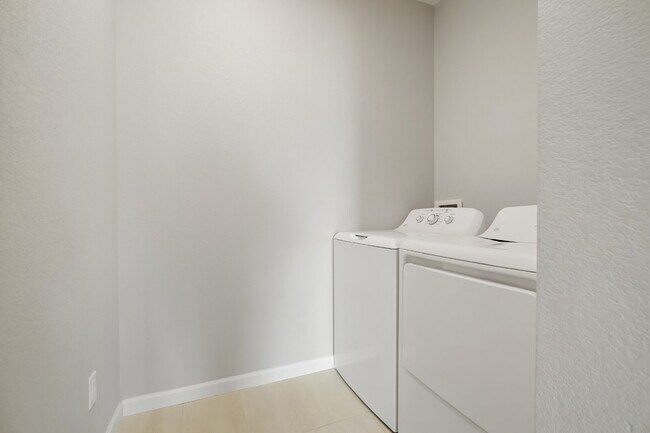 Building Photo - Spacious 3 bedroom in gated community