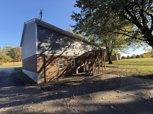 Building Photo - 1402 N Miles St