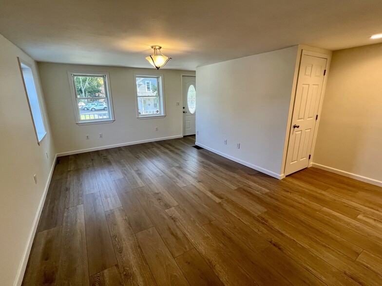 Living Room - 176 Duer St