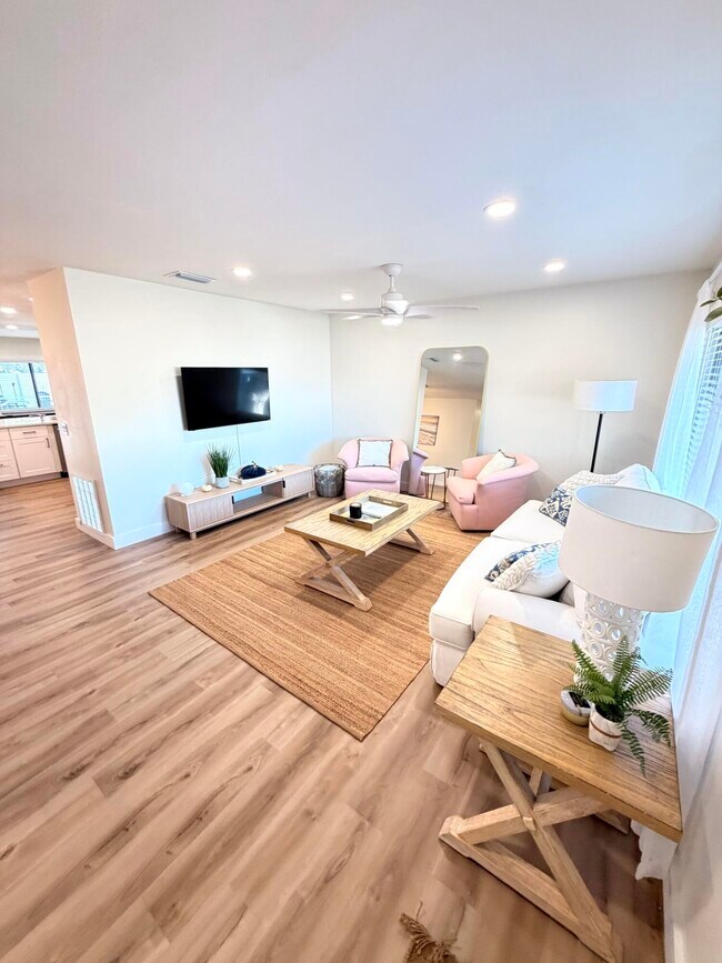 Building Photo - 948 Canal Cir