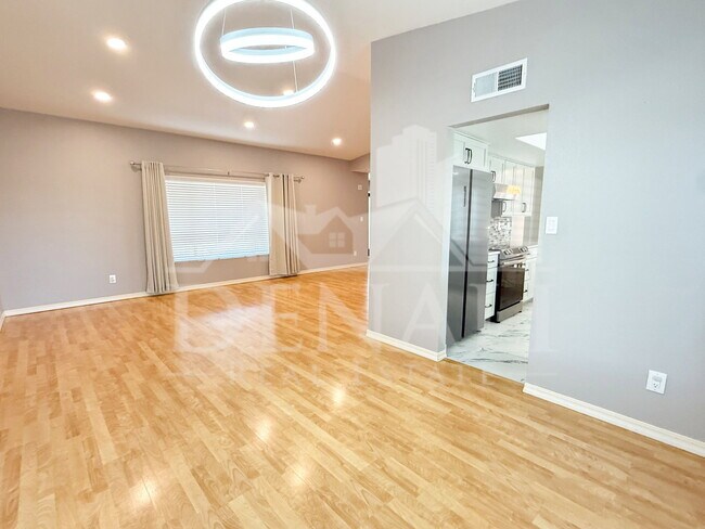 Building Photo - 811 E Chilton Dr