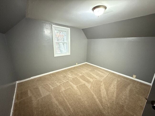 Building Photo - Single-Family Home Close to Henry Ford Hos...