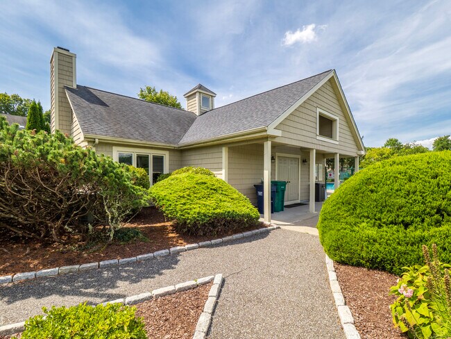 Building Photo - 12 Boulevard Dr