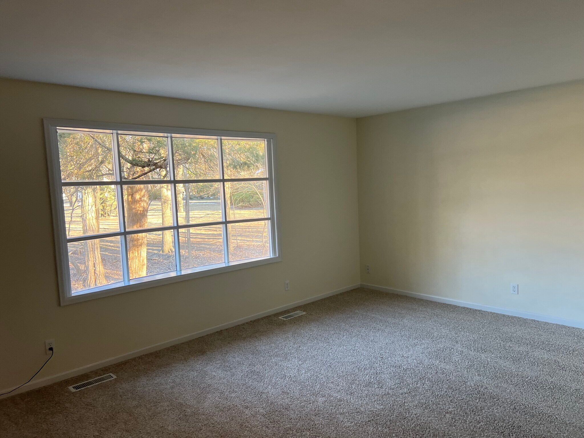 Building Photo - 8817 N Picture Ridge Rd