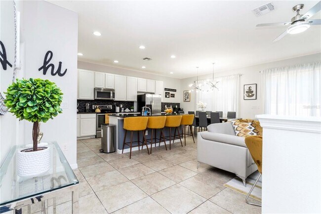 Building Photo - 650 Las Fuentes Dr