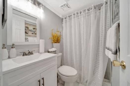 Building Photo - 4841 NW 22nd Ct