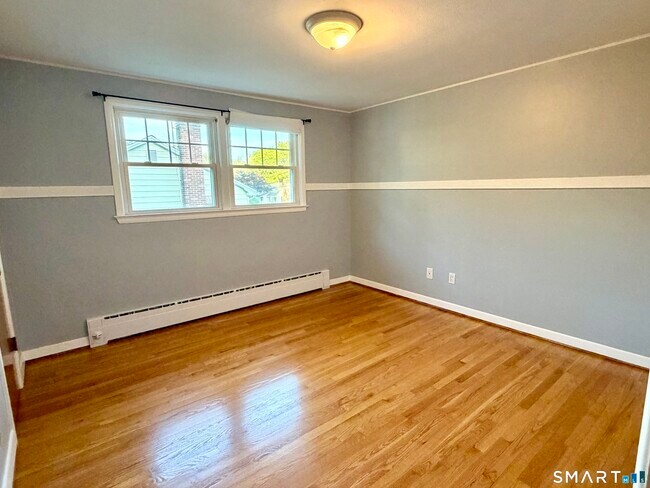 Building Photo - 154 Harding Ave
