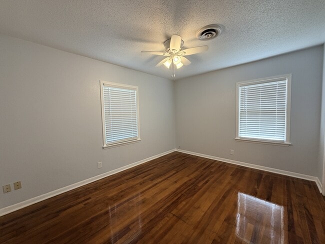 Building Photo - 8206 Vetters Dr