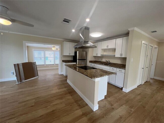 Building Photo - 2464 Picnic St