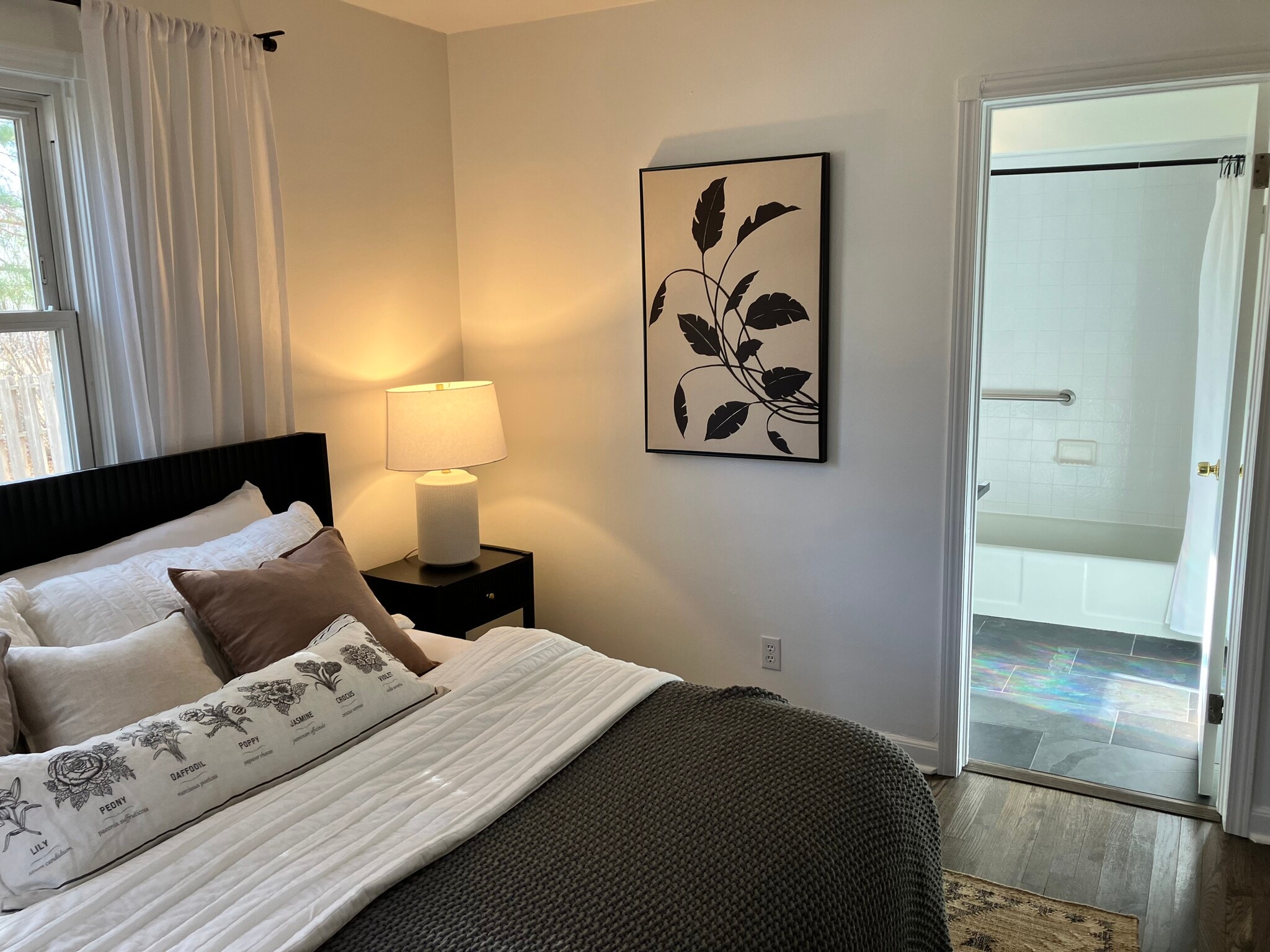 Primary bedroom with ensuite - 9100 Grandview Ave