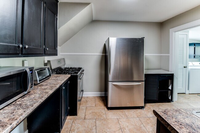 Building Photo - 432 27th St