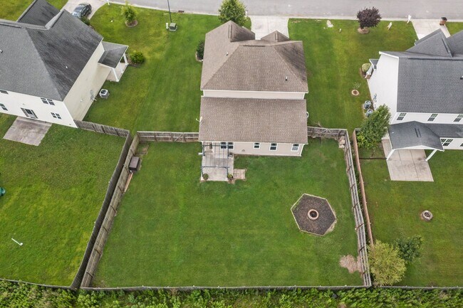 Building Photo - 4 Bedroom Home in Carolina Plantations!