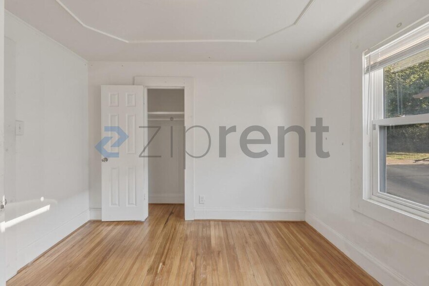Building Photo - Unit Apt B