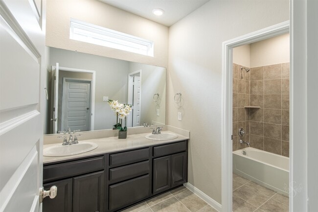 Building Photo - 1524 Beach Oak Dr