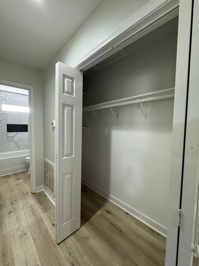 Building Photo - $2,195/month | 4 Bed | 2.5 Bath | 2,046 Sq Ft