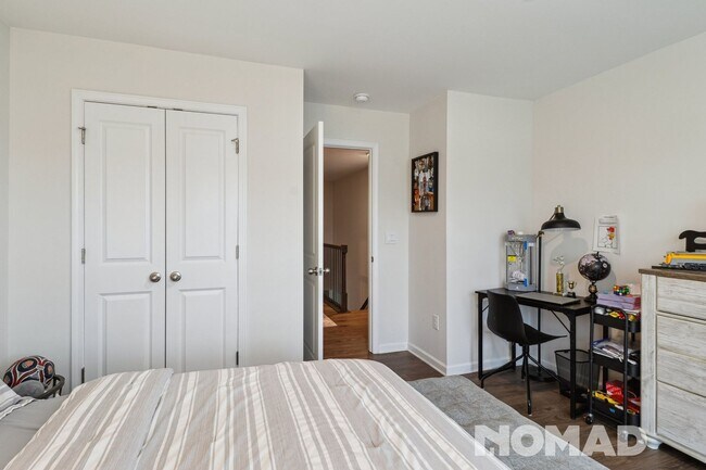 Building Photo - Spacious 4BR Single Family House with swim...