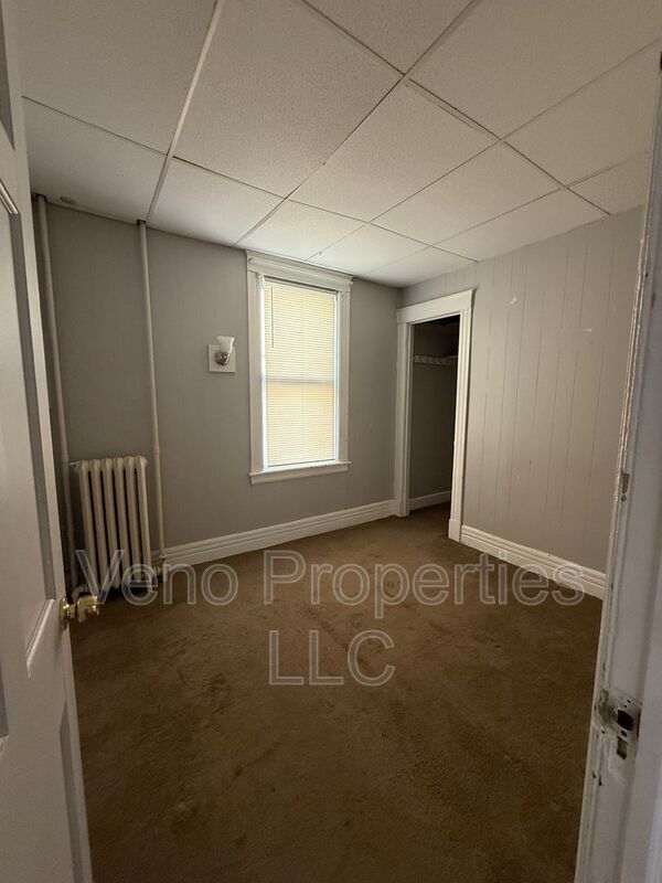 Building Photo - 65 N Pine Ave