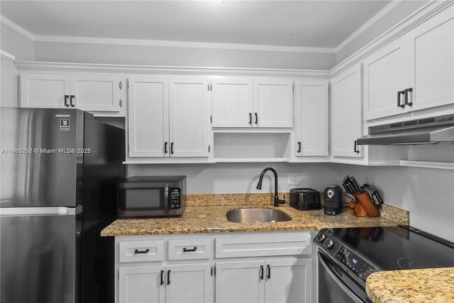 Building Photo - 2420 SE 17th St