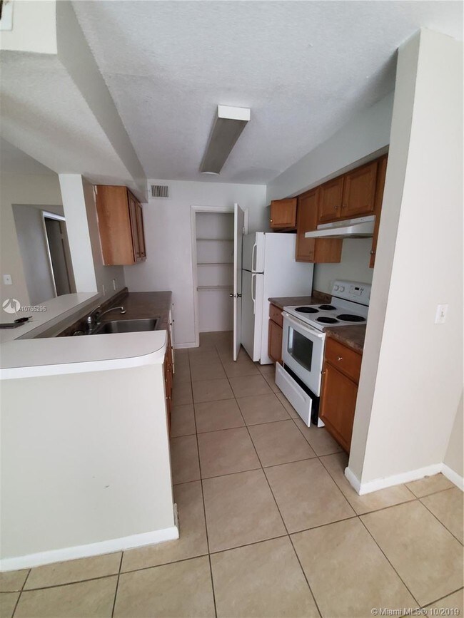 Building Photo - 815 W Boynton Beach Blvd