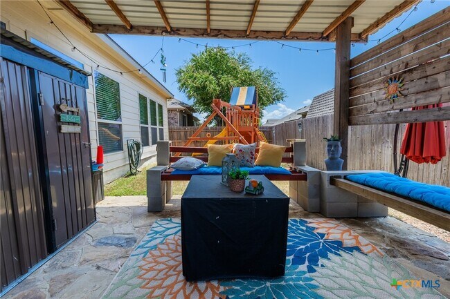 Building Photo - 1722 Village Springs