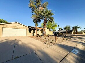 Building Photo - Spacious North Phoenix Home on Large Lot – Move-In Ready!