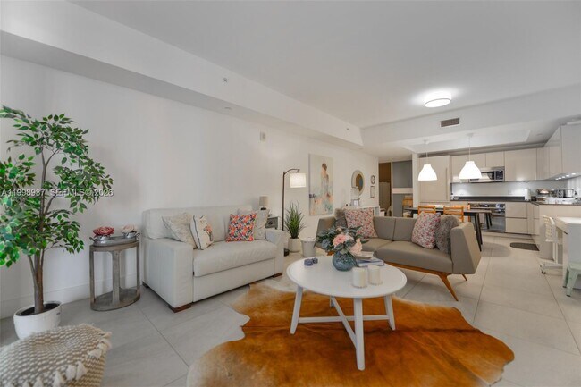 Building Photo - 1010 Brickell Ave