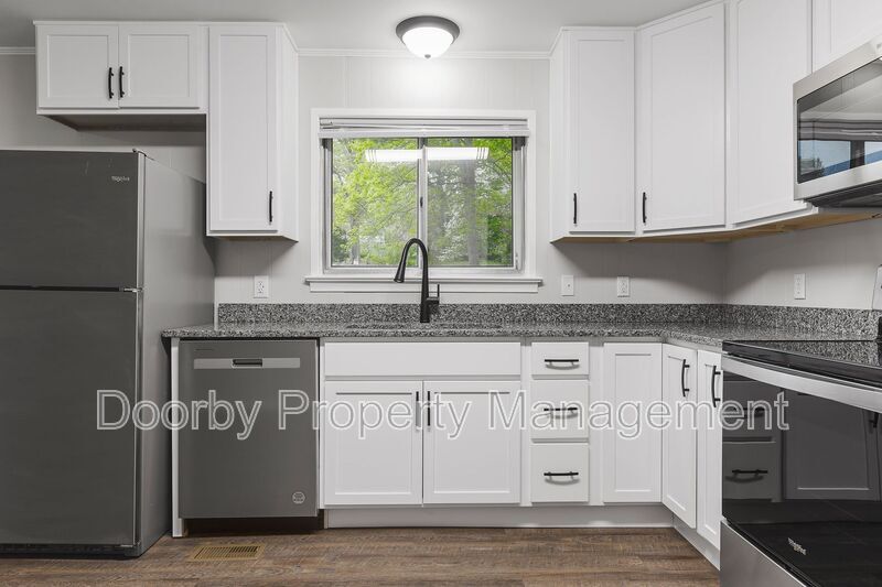 Building Photo - 1945 Barrett Dr