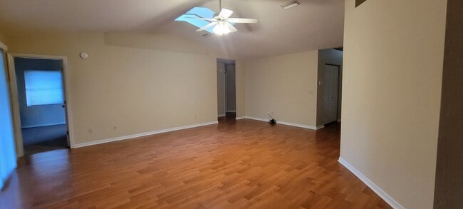 Building Photo - 3/2: Enjoy this nice spacious home in Sunrise.