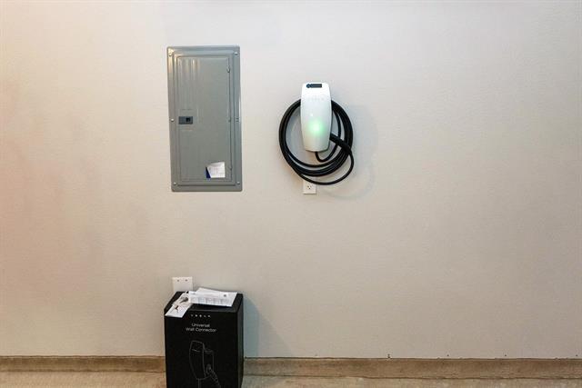 Building Photo - 3743 Milwaukee Ave