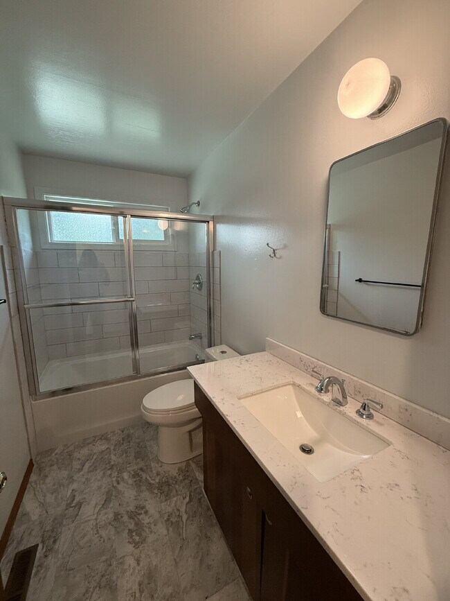 Building Photo - Single Family Home Available for Rent!