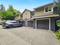 Building Photo - Spacious 3-Bed, 3-Bath Home with Lower Lev...