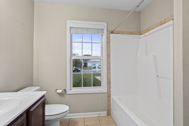 Building Photo - 752 Radiant Dr