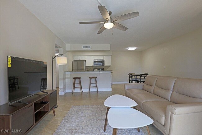 Building Photo - 5327 Summerlin Rd