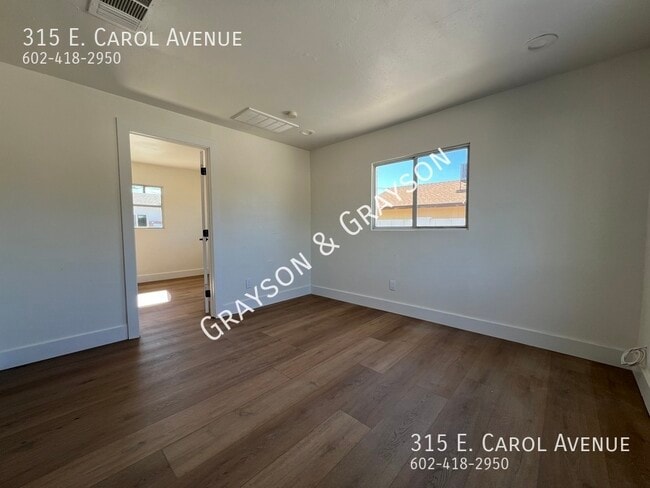 Building Photo - 315 E Carol Ave