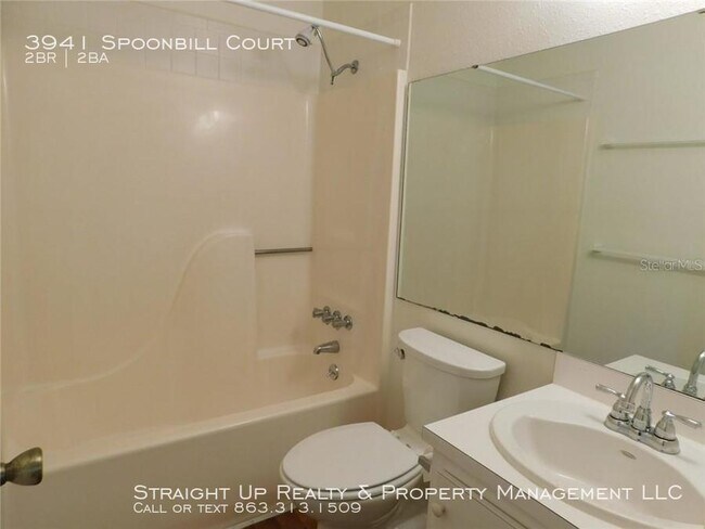Building Photo - Move in ready 2 bedroom/1.5 bath Duplex