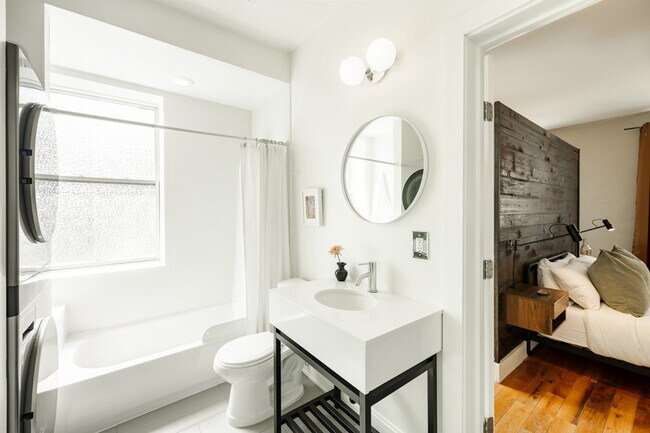 Building Photo - 1304 Broadway-ID1056031P