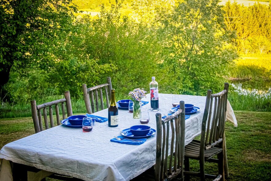 Building Photo - 3924 Hamden Hill Rd