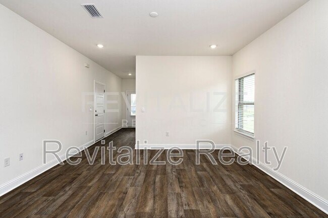 Building Photo - 13330 Shea Cir