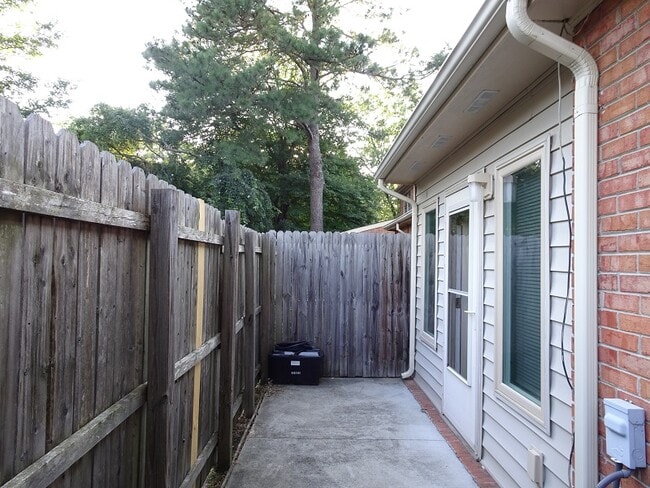 Building Photo - 399 Circuit Ln