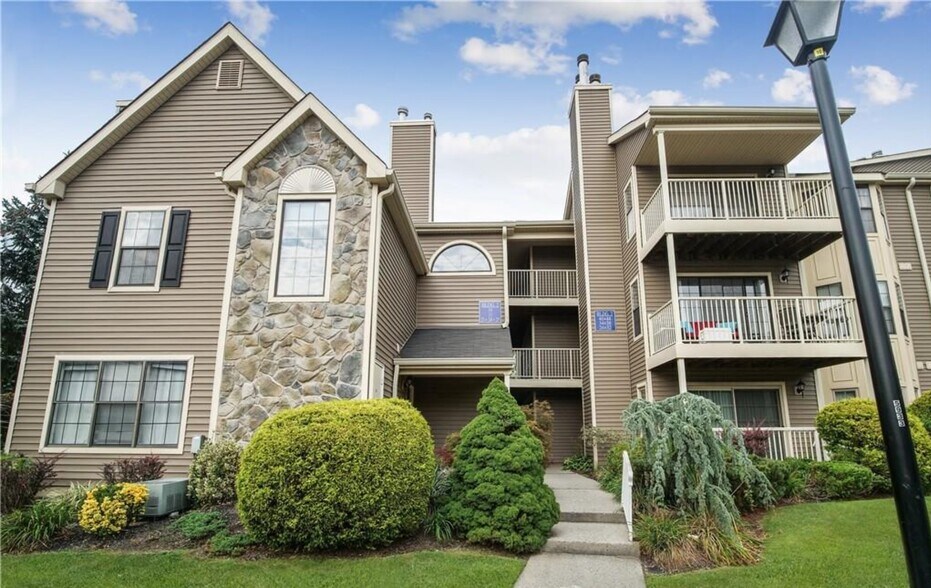 Building Photo - 394 Carhart Ct