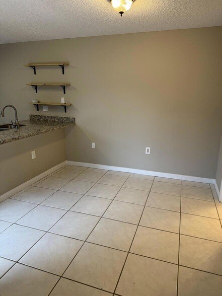 Building Photo - 6927 69th Way