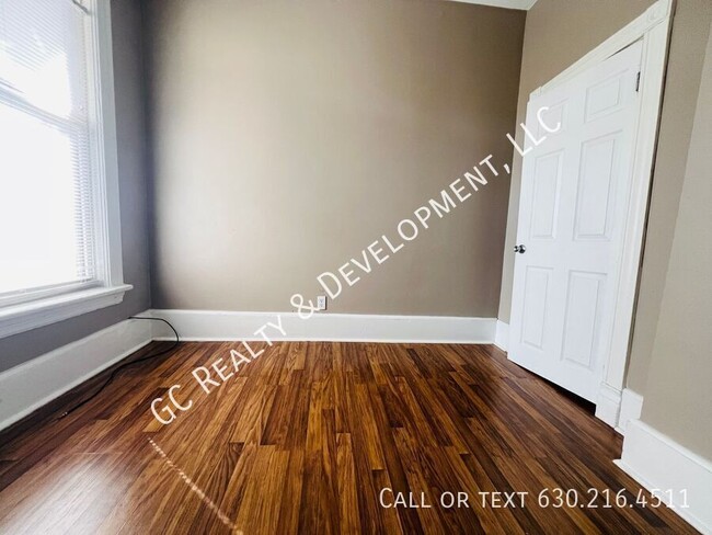 Building Photo - 6607 S Ellis-Unit 2