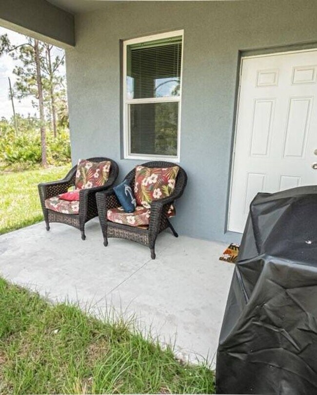 Building Photo - Great Location in Lehigh Acres, 3/2/1 in G...