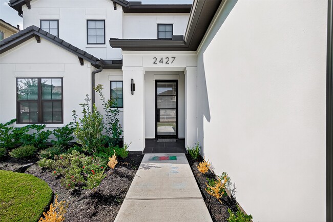 Building Photo - 2427 Camden Creek Ln