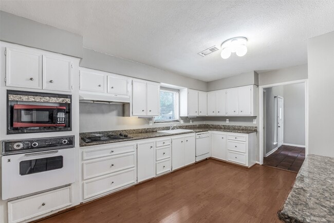 Building Photo - 13318 Queensride Ln