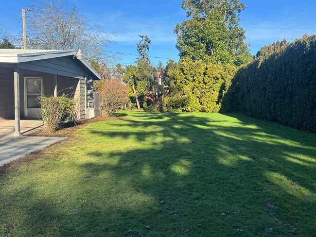 Building Photo - 3 Bedroom home