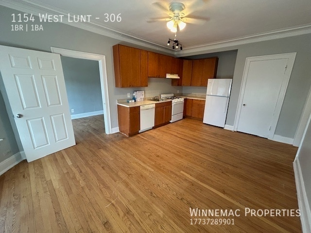 Building Photo - 1154 West Lunt-306