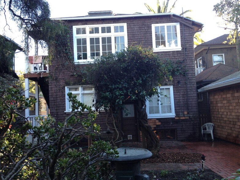 Back of house overlooking garden - 2615 Parker St