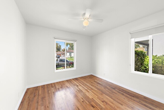 Building Photo - Charming Lakewood Home