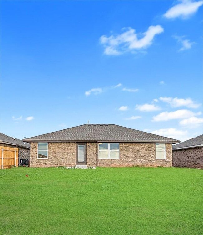 Building Photo - 1620 Highland Loop